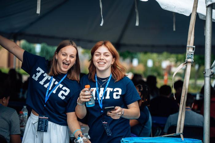 Photo of students smiling at Welcome Days